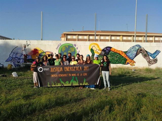 Elaboran diversos murales de forma colectiva para reclamar justicia climática y energética