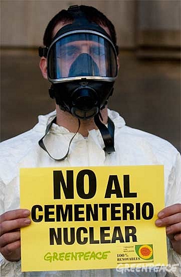 Greenpeace solicita a los partidos políticos catalanes que renueven su compromiso contra el cementerio nuclear