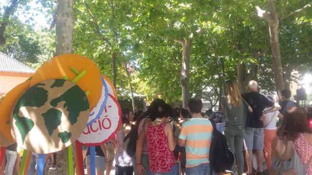 Niños de Barcelona defienden el medio ambiente y avisan a Trump: "¡Primero el planeta!"