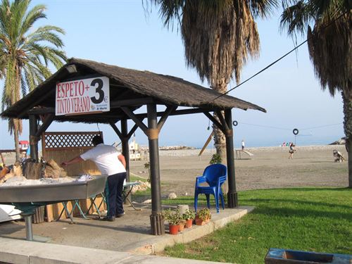 Dos negocios de Matalascañas (Huelva) y Adra (Almería)