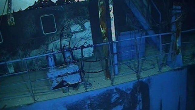 Empiezan a tapar grietas en el Oleg Naydenov