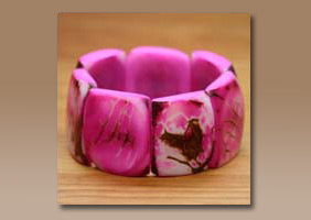 Bisutería sostenible de materiales naturales