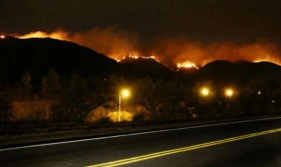 Argentina: Voraz incendio en Cerro Mogote en Córdoba