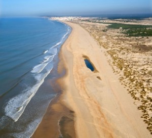 Andalucía reforzará la protección de los espacios no urbanizados del litoral