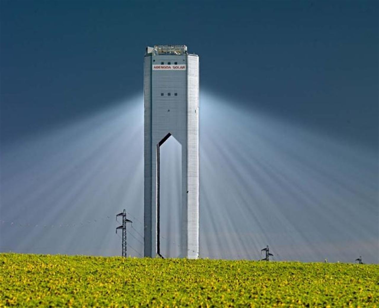 Abengoa hace ‘malabares’ para conseguir liquidez