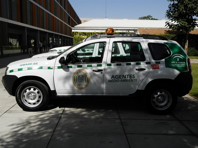 Medio Ambiente presenta cuatro nuevos vehículos para la vigilancia del campo