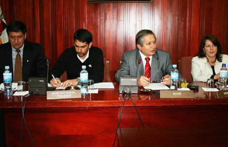 Firman convenio para conservación del agua