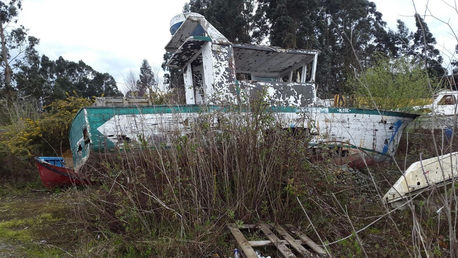 Asturias.  Vertedero ilegal de toda clase de residuos en San Esteban de Pravia.