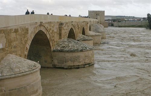 La Junta de Andalucía no recuperará sus competencias del Guadalquivir por los votos en contra del PP