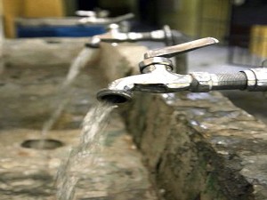 Canadá castiga al agua con despilfarro y contaminación