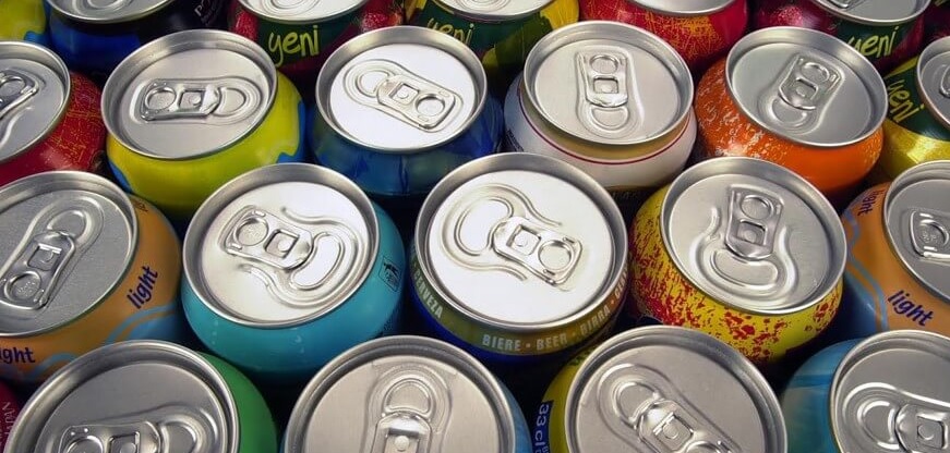 Las latas de bebidas pesan un 40% menos que las de hace 30 años