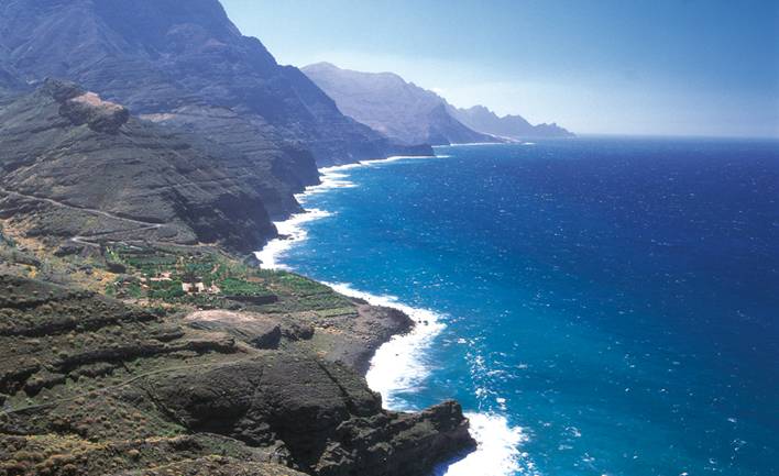 El Gobierno estudia la suspensión de las actuaciones administrativas afectadas por la Ley de Costas en Canarias