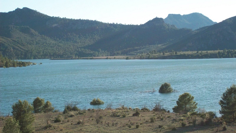 Ya son dos los oleoductos de Repsol que cruzan bajo el embalse del Cenajo