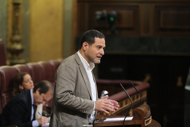 Unidos Podemos acusa al CSN de estar "capturado" por el Gobierno y las eléctricas