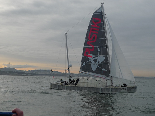 Culminación del viaje de David Rothschild y su tripulación del Plastiki en Sydney