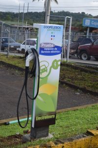 Se piden más espacios para recargar los coches eléctricos
