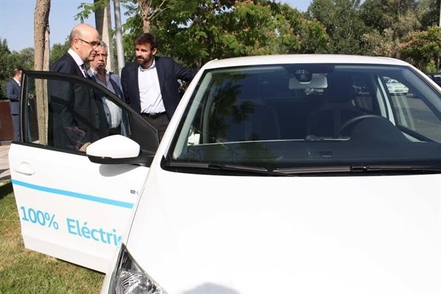 Andalucía apuesta por los coches eléctricos en una jornada en Rabanales 21 sobre los retos de estos vehículos