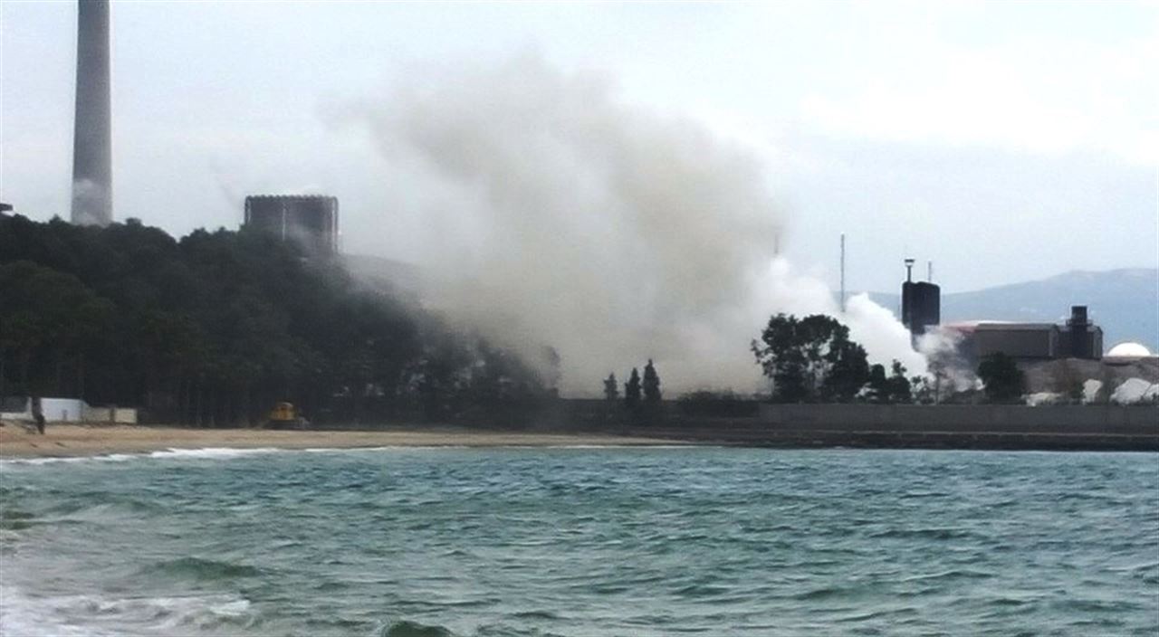Acerinox ‘sancionada’ por vertidos a la playa de Palmones en Cádiz