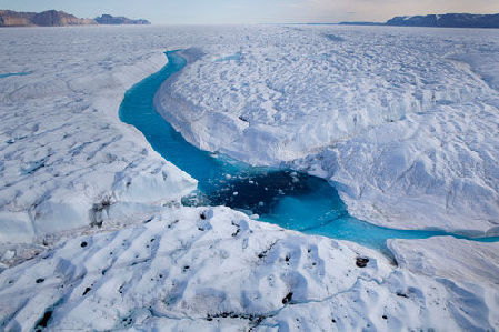 Un gigantesco iceberg se desprende del glaciar Petermann en Groenlandia