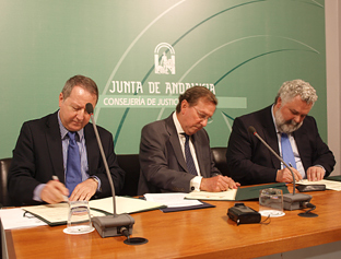 Andalucía. Justicia impulsará la formación de fiscales y letrados del Consultivo sobre ordenación del territorio y medio ambiente