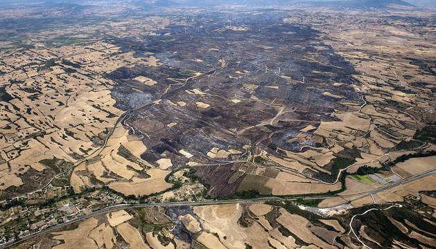 Navarra se ‘compromete’ con la recuperación de la zona del incendio de Tafalla