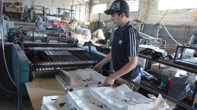 Producir bolsas recicladas con identidad y conciencia local