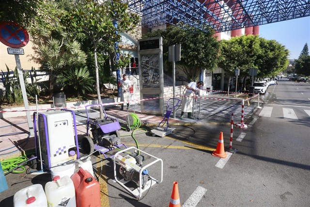 Marbella ejecutará actuará para eliminar la suciedad incrustada en el pavimento y los chicles pegados
