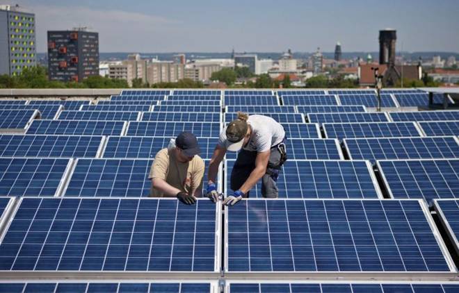 Los fotovoltaicos españoles ven como se ‘desmorona’ el sector