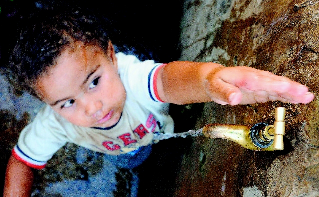 Gobierno insta a ticos a bajar su huella de carbono