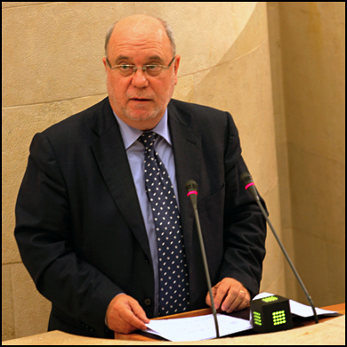 Sota se reunirá "lo más pronto posible" con los adjudicatarios del concurso eólico para analizar los pasos a seguir