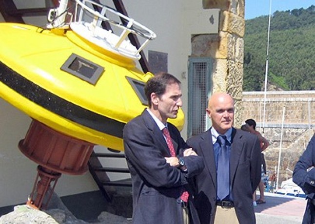 Exposición sobre energía marina en el puerto de Armintza