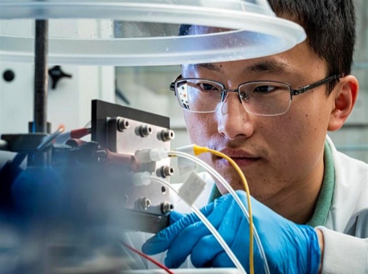 Investigadores logran transformar CO2 en un gas líquido eficiente y renovable