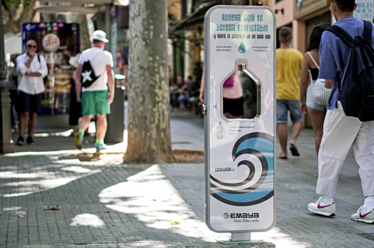 La fuente de agua potable de la Plaza del Mercat (Palma) ha evitado el uso de más de 10.000 botellas de plástico