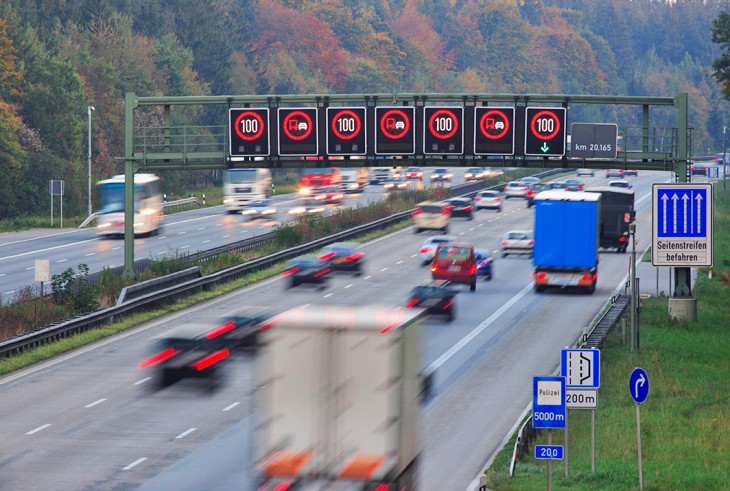 La ‘patronal’ automovilística alemana no acepta limitaciones de la velocidad en las carreteras