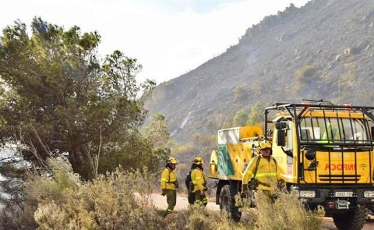 Almería. Controlado el incendio provocado por fuegos artificiales