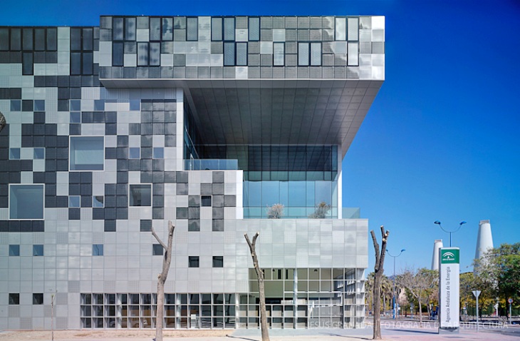 Andalucía apuesta por la eficiencia energética y las energías renovables en edificios públicos