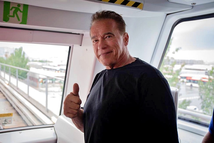 Arnold Schwarzenegger ha elogiado el uso de energías renovables en el Metro de Barcelona