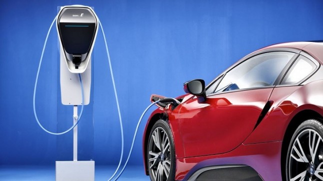 Los coches eléctricos mejoran notablemente sus ventas en España