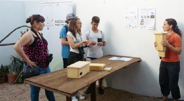 Más de 250 personas colaboran con científicos para recuperar especies depredadoras de plagas