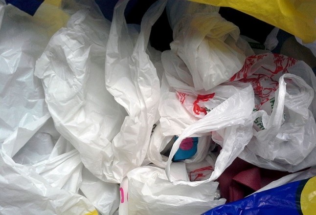 Andalucía aprueba por unanimidad reducir el consumo de plásticos de un solo uso