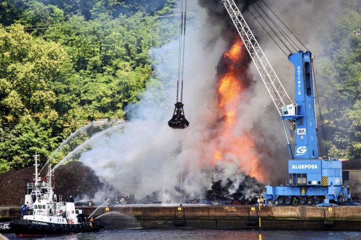 Pasaia-Euskadi. Eguzki denuncia que un año después del gran incendio del muelle de Lezo no tiene garantías de que no se vaya a repetir