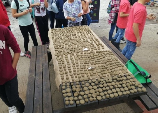 Un millar de escolares de la provincia de Málaga participarán en nuevos talleres de elaboración de bombas de semillas