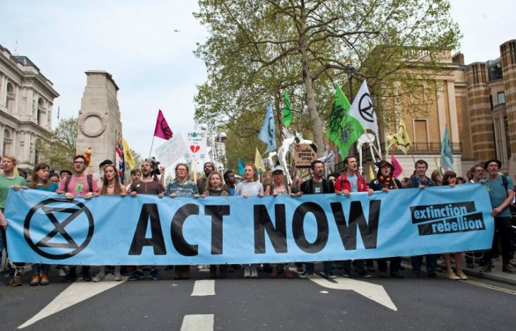 Paralizado el tráfico en Reino Unido para exigir medidas climáticas