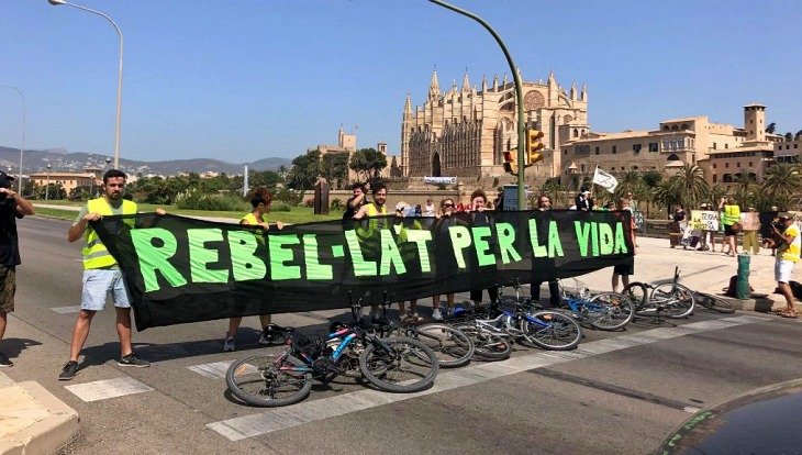 Extinction Rebellion Mallorca paraliza la ciudad para reclamar medidas contra la crisis climática