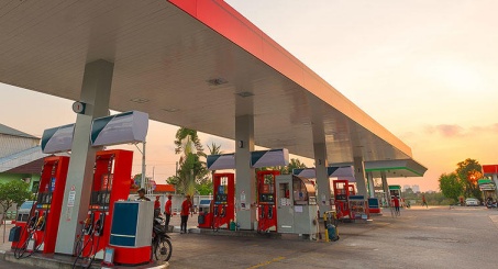 Todas las gasolineras deberán tener puntos de recarga eléctrica rápida