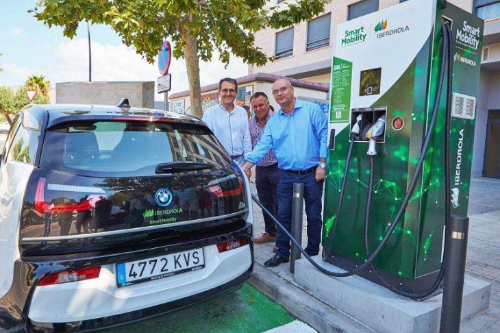 Iberdrola instala los dos primeros puntos de recarga rápida en Alicante