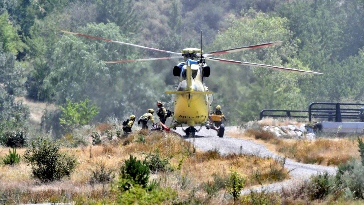 Permanecen efectivos de vigilancia en el incendio de Miraflores