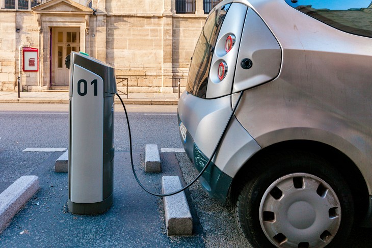 España en ‘pelotón de los torpes’ en Europa en cuanto a puntos de recarga para eléctricos