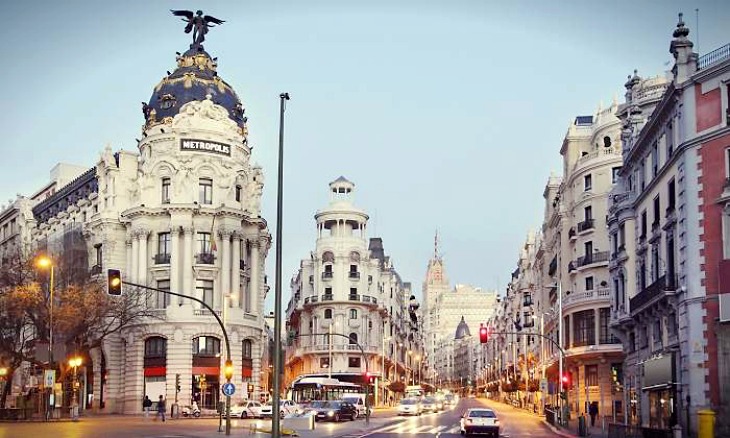 La Comunidad de Madrid solo consumirá energías renovables en sus edificios públicos