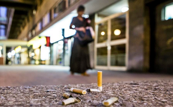 El suelo y el WC no son contenedores de basura